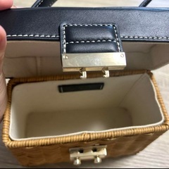 ZARAカゴバッグの画像