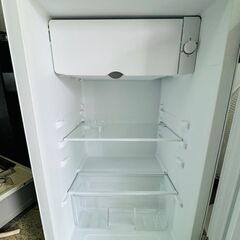COMFEE' 冷蔵庫 93L 幅48.8cm 温度調節 ノンフロン 1ドア 小型 右開き 一人暮らし スリム RCD93WHS(E) レトロデザイン 綺麗 の画像