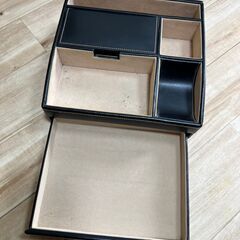 時計などを入れる小物入れの画像