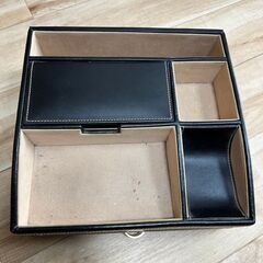 時計などを入れる小物入れの画像