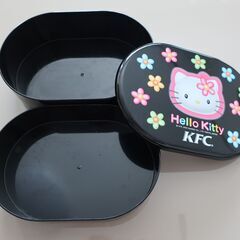 スヌーピーとキティちゃんの2段式お弁当箱の画像
