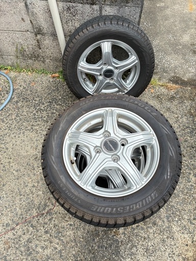 ホイルとスタッドレスタイヤ