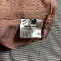 ニューバランスサンバイザーピンクの画像