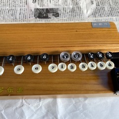 電子 大正琴 敷島 ハードケース付 部品取り1台付 琴伝流 ピックケース 笛 予備弦の画像