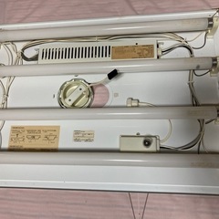 天井照明（蛍光灯）の画像