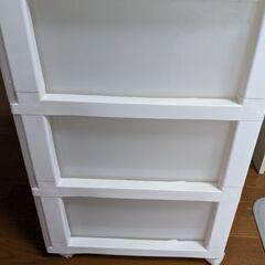 中古　キャスター付き衣料収納３段ケース　の画像