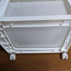 中古　キャスター付き衣料収納３段ケース　の画像