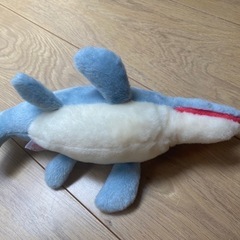 水で泳ぐ恐竜の画像