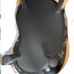 黒の大理石風 勾玉型　テーブルの画像