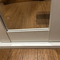 鏡付き収納棚の画像