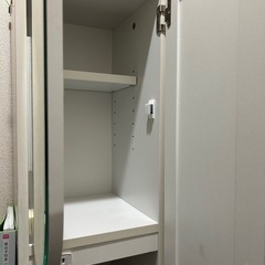 鏡付き収納棚の画像