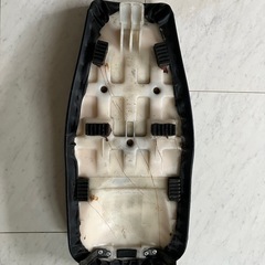 グラストラッカー 純正シート&未使用　張り替え用 タックロール表皮の画像