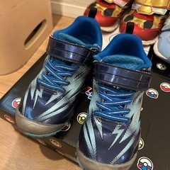 キッズスニーカー4足＋上靴の画像