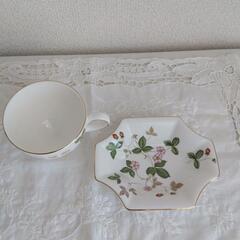 ウェッジウッド　ワイルドストロベリー　カップ＆トレイの画像