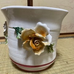 植木鉢カバーとカゴの画像