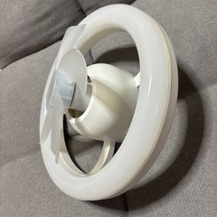 【引取先決まりました】扇風機、リモコン付きLED照明の画像