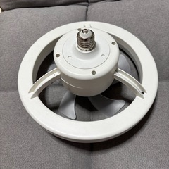 【引取先決まりました】扇風機、リモコン付きLED照明の画像