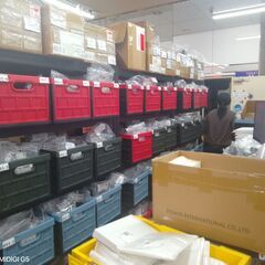 【アルバイト・パート】軽作業スタッフ／広い倉庫で出荷や入荷の作業をお願いしますの画像