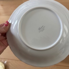 お皿とスプーンのセットの画像