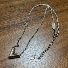 💗9月15日迄💗正規品 美品 ヴィトン エッセンシャルVネックレス シルバー💗の画像