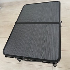 折り畳みテーブルの画像