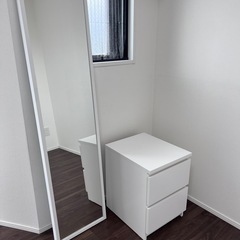 美品 IKEA イケア MALM ベッド シリーズ2段 ベッドサイド チェスト+ 全身鏡　160 x 40cmの画像