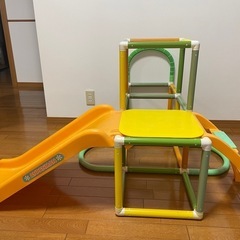 アンパンマン滑り台とジャングルジムの画像