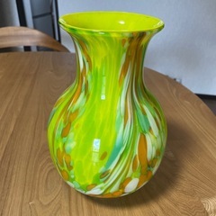 ガラスの花瓶の画像