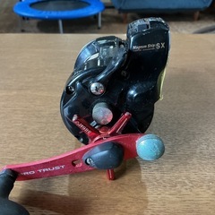 釣り好きの方に注目の商品🎣 カウンター付き両軸リール Magnum Ship SX 船 400 船釣り タコ釣り 石鯛釣り 汚れ・傷アリ💦 GEAR RATIO 5.1:1 黒 赤の画像