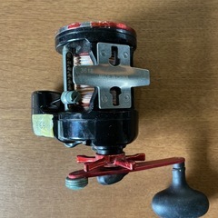 釣り好きの方に注目の商品🎣 カウンター付き両軸リール Magnum Ship SX 船 400 船釣り タコ釣り 石鯛釣り 汚れ・傷アリ💦 GEAR RATIO 5.1:1 黒 赤の画像