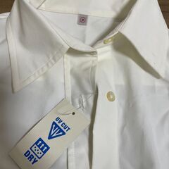 UNIQLO　女性用　白い7分袖夏用シャツ　未着用の画像