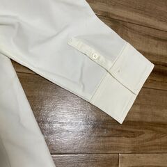 UNIQLO　女性用　白い7分袖夏用シャツ　未着用の画像