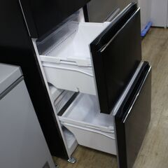 【川崎市宮前区リサイクルオフ】haier　3ドア冷蔵庫　335L　2023年製　ブラックの画像