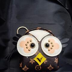 フクロウのリュック形ポーチキーホルダーの画像