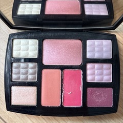 CHANEL メイクパレット
の画像