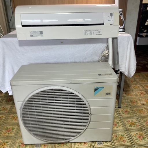 美品 ダイキン ルームエアコン F28UTES-W 10畳用 2018年製 冷房2.8kw