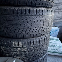 225/55r17 9部山バリ溝　VRX3 22年製　1シーズンのみの着用　17インチの画像