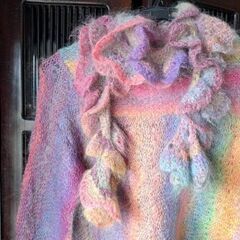 虹色のモヘアのセーターの画像