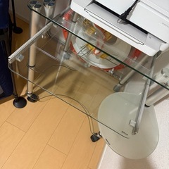 ガラス　パソコン　デスクの画像