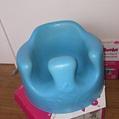Bumbo ベビーチェア ブルー 、テーブル付きの画像
