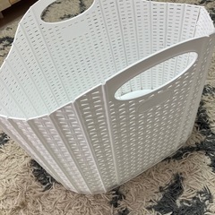【募集中】【訳あり】ニトリ　折りたたみランドリーバスケット　ホワイトの画像