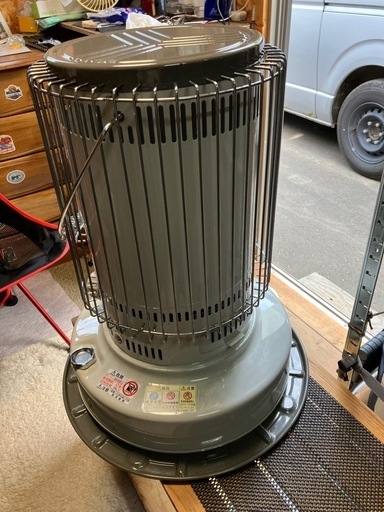 お話中　TOYOTOMI トヨトミKS-67H(W)対流型ストーブ