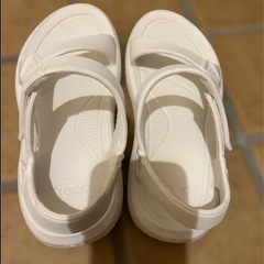 teva ホワイトサンダル　23〜24センチの画像