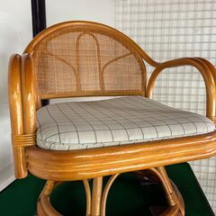 【ジャングルジャングル深井店】★籐の回転座椅子 ラタン 回転椅子 座椅子 チェア イス 堺市（中区 堺区 東区 西区 南区 北区）和泉市 河内長野市 富田林市 松原市 狭山市 深井 【FU2687】の画像