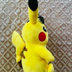 ピカチュウのぬいぐるみの画像