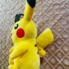 ピカチュウのぬいぐるみの画像