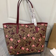 [コーチ] city tote トートバッグ cherry print ショルダーバッグ cit3 斜めがけバッグの画像