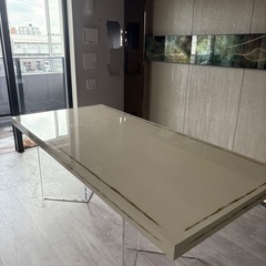 素敵なテーブルの画像