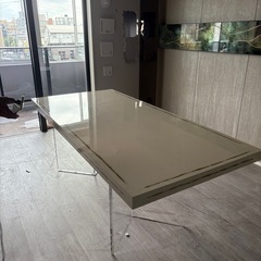 素敵なテーブルの画像