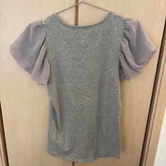 Tシャツ　レディース服の画像